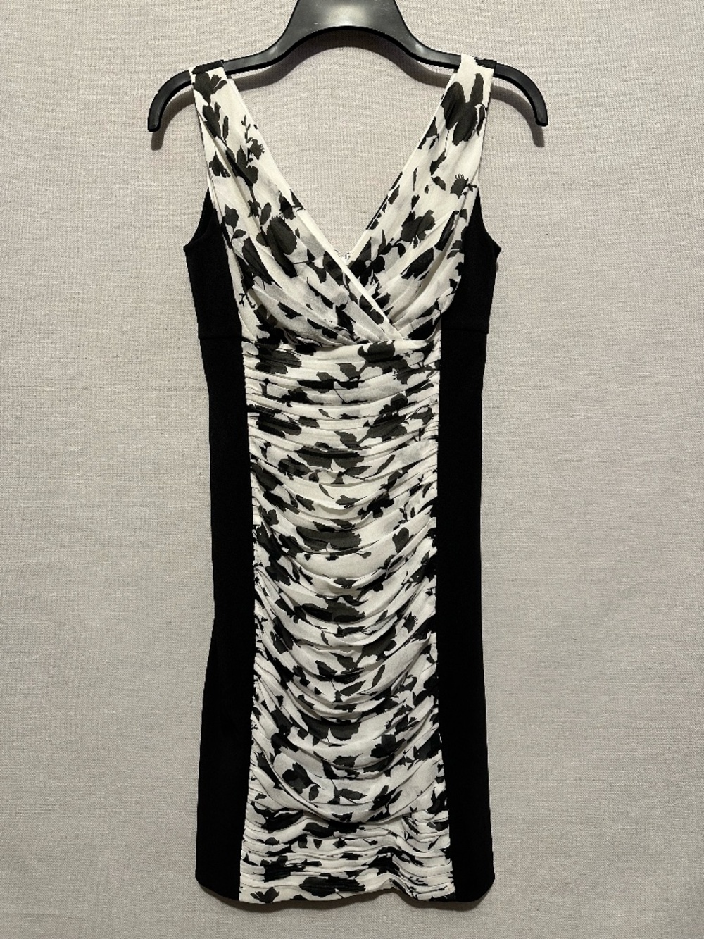 NWT White House Black Market Slimming Ruched Middle Cocktail Dress - size 0